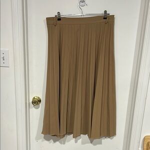 Chic Tan Pleated Midi Skirt